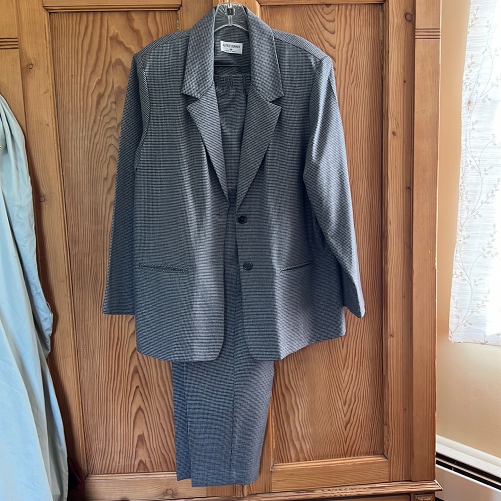 SZ 18 - Alfred Dunner Womens houndstooth suit